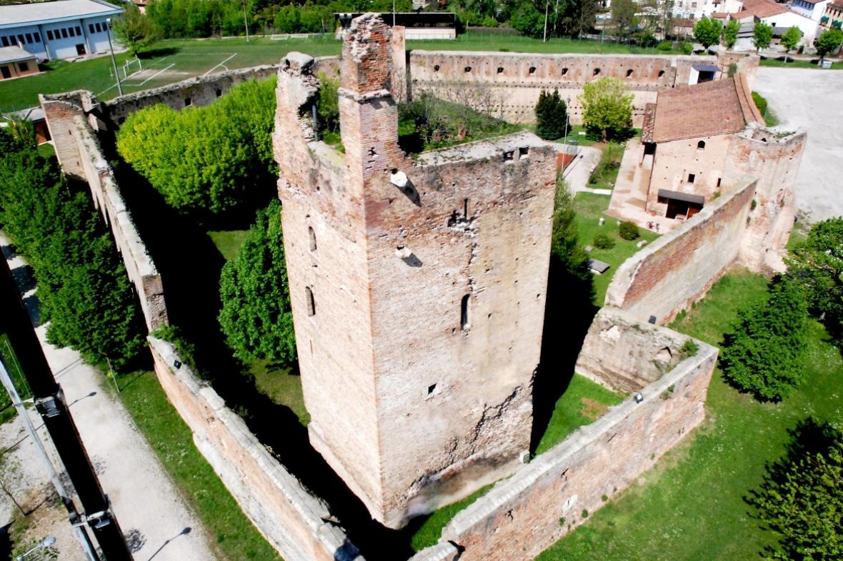 Castel dArio castello