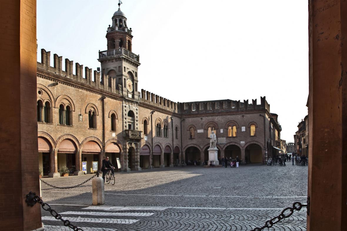Cento Piazza del Guercino